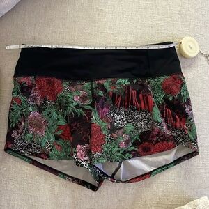 Lululemon Speed Up Shorts, Choose A Side print, Size 4